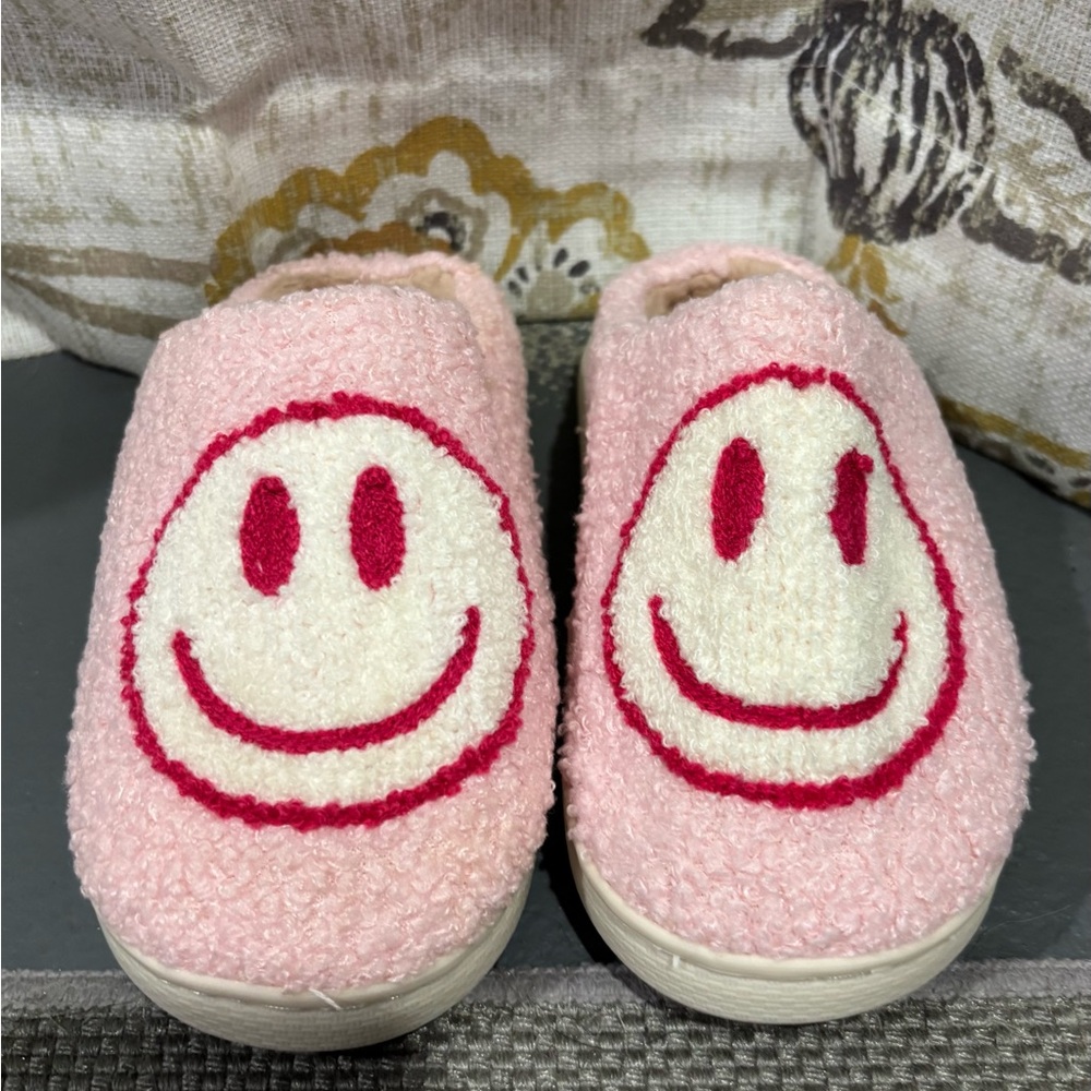 Amazon Pink and White Kids Slippers